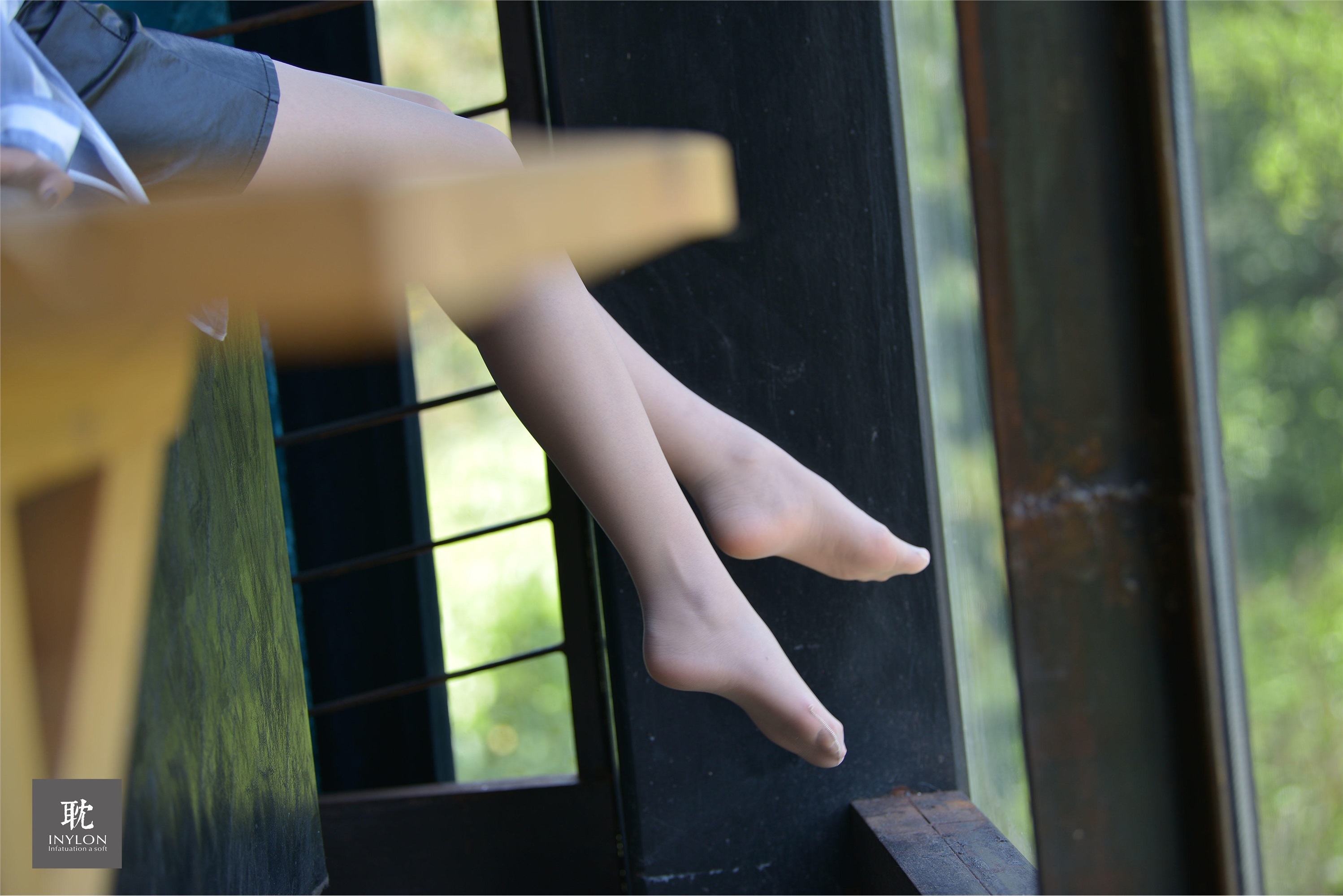 IESS异思趣向《普惠集238》- 模特：阿离《窗边反复斟酌的34码小脚》